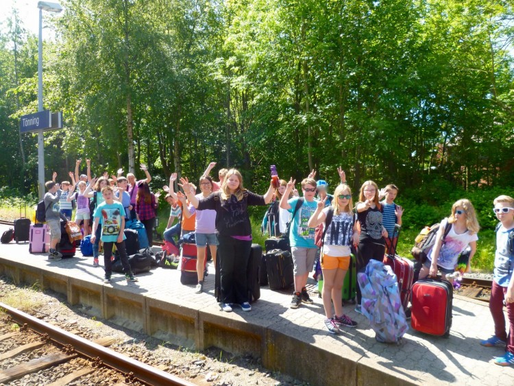 Abfahrt am Bahnhof in Tönning bei bestem Wetter